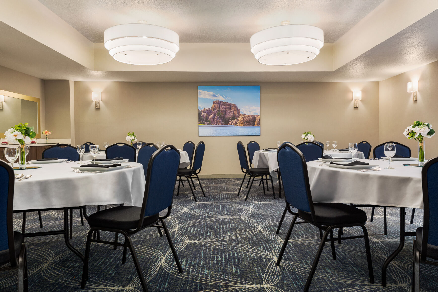 La Quinta_MeetingRoom_Banquet.jpg